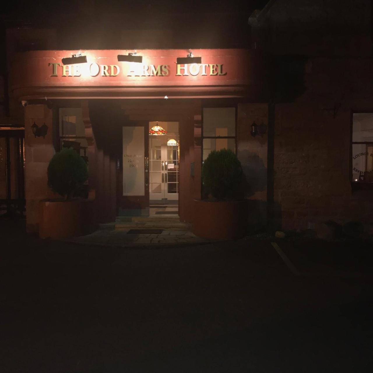 Ord Arms Hotel Muir of Ord Eksteriør billede